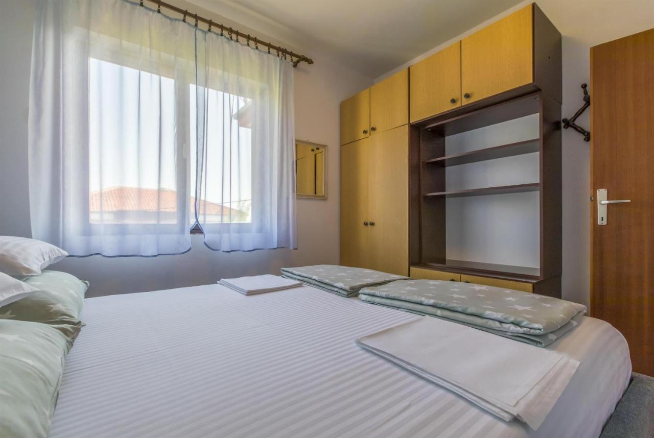 Apartments Dragica Dramalj Buitenkant foto
