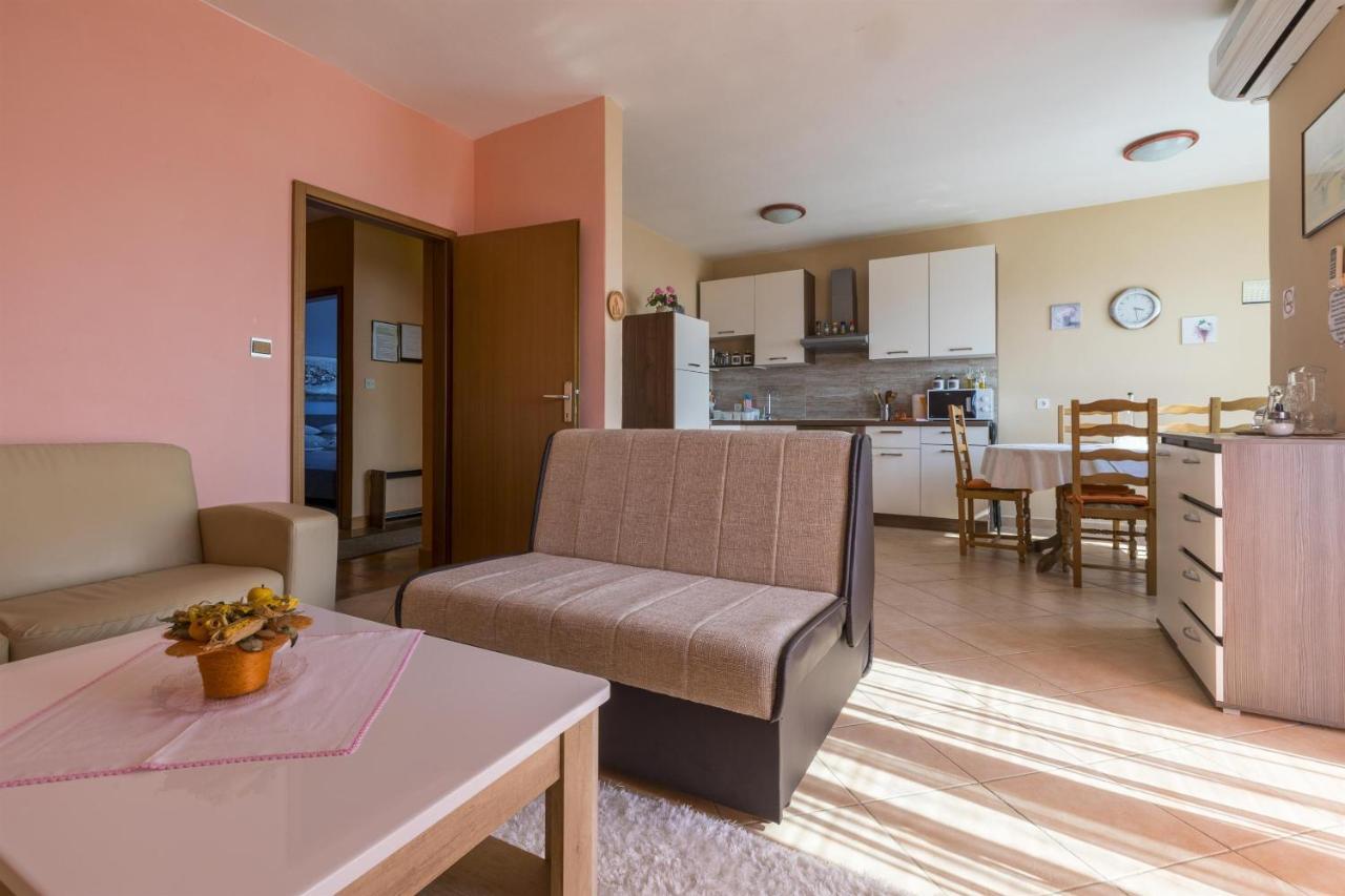 Apartments Dragica Dramalj Buitenkant foto