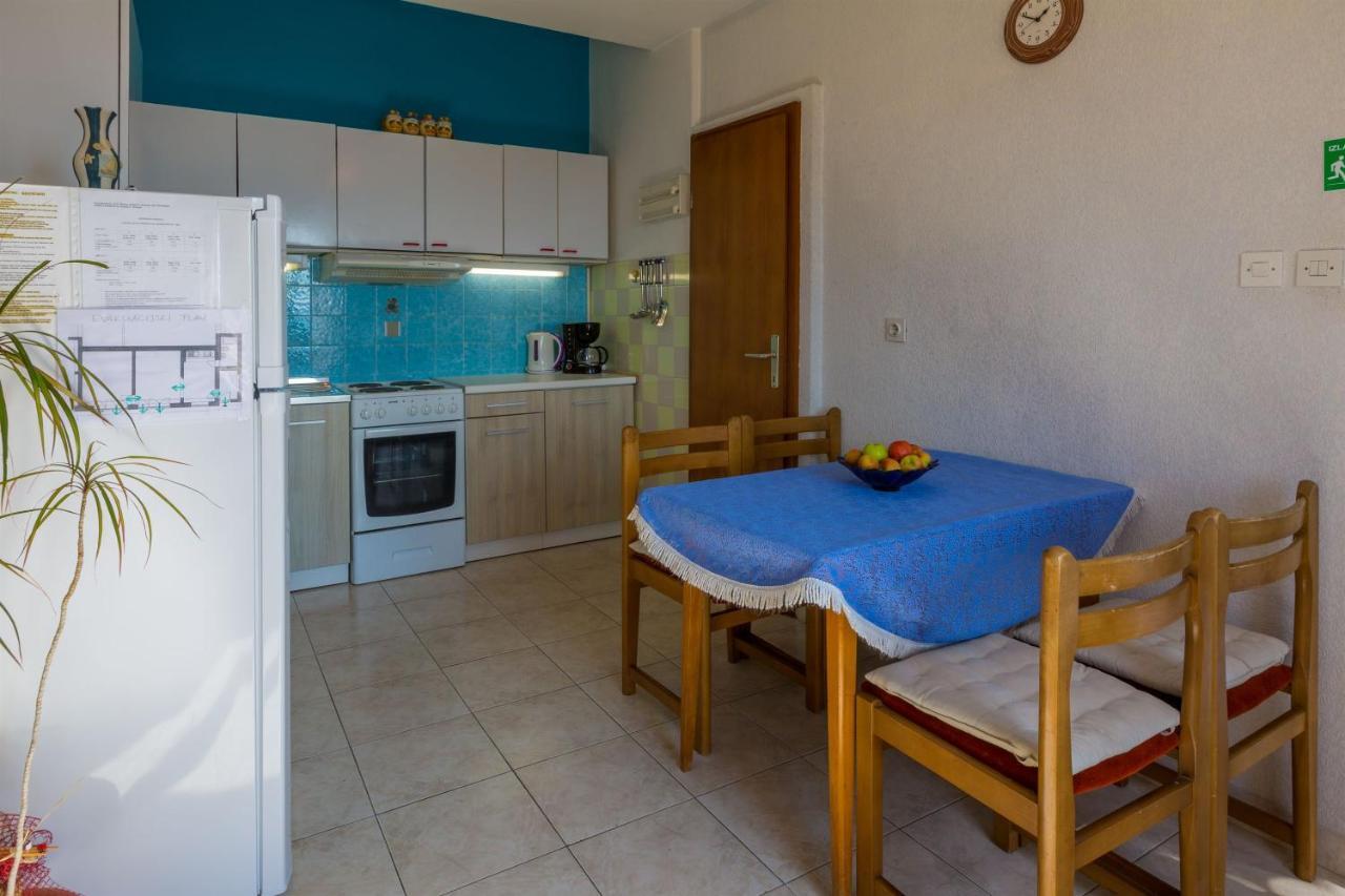 Apartments Dragica Dramalj Buitenkant foto
