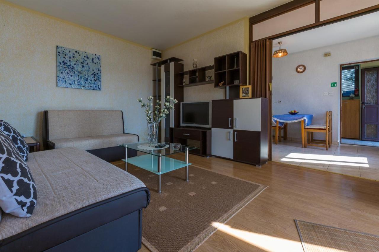 Apartments Dragica Dramalj Buitenkant foto