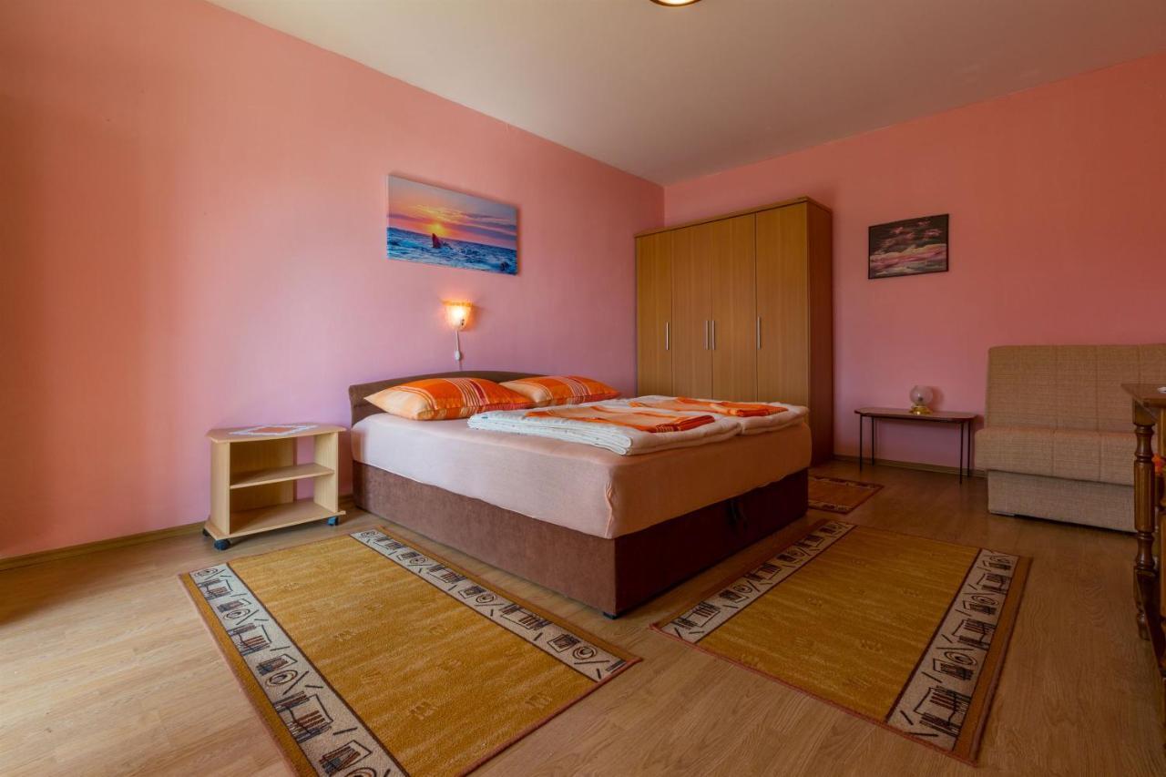 Apartments Dragica Dramalj Buitenkant foto